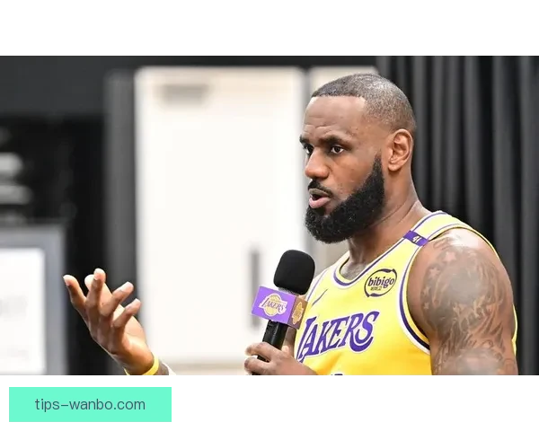 詹姆斯假传迷惑对手 布朗尼助攻艾顿完成震撼双手扣篮